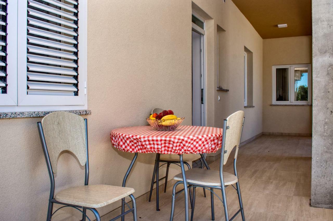 Apartman Ante Sukošan Zewnętrze zdjęcie